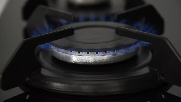 Gasherd Als Drehung Des Erdgaskonzeptes Nahaufnahme Seitenansicht Flamme — Stockvideo