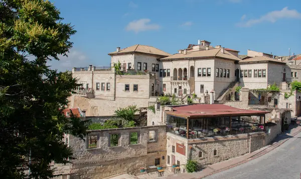 Capadocia City ve Street 'in fotoğrafı. Otel penceresinden manzara