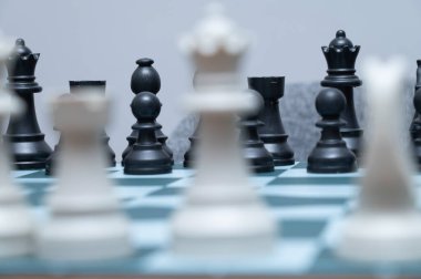 Satranç taşları, satranç oyunları. Satranç Oyununu Kapat, Başarı Stratejisi.