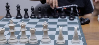 Satranç taşları, satranç oyunları. Satranç Oyununu Kapat, Başarı Stratejisi.