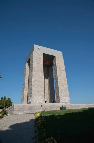 stock image Canakkale, Turkey - August 18, 2024, anakkale Martyrs' Monument, It was built in 1915 in memory of the Turkish soldiers who lost their lives in the Gallipoli Campaign during World War I.