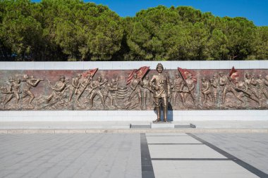 Çanakkale, Türkiye - 18 Ağustos 2024, Anakkale Şehitleri Anıtı, 1915 yılında Birinci Dünya Savaşı sırasında Gelibolu Seferi 'nde hayatını kaybeden Türk askerlerinin anısına inşa edildi..