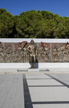 Çanakkale, Türkiye - 18 Ağustos 2024, Anakkale Şehitleri Anıtı, 1915 yılında Birinci Dünya Savaşı sırasında Gelibolu Seferi 'nde hayatını kaybeden Türk askerlerinin anısına inşa edildi..