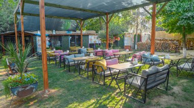 Bahçe, restoran ve piknik için oturma grubu.