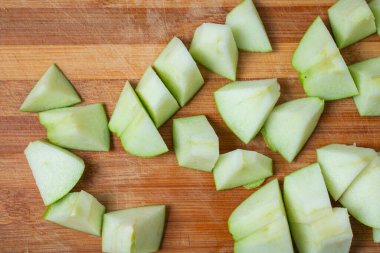 Yeşil elma, detoks konsepti ve sağlıklı yiyecek..