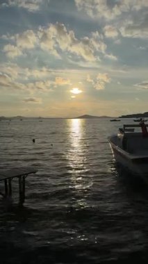 İskeleden deniz manzarası
