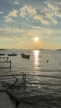 İskeleden deniz manzarası
