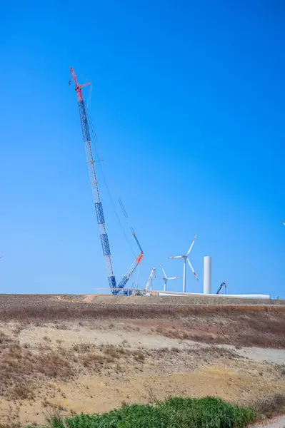 Eko rüzgar türbini kurulumu.