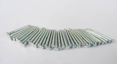 Çiviler genellikle marangozlukta askı yapımında ya da evler, çitler ve diğerleri gibi binalar yapımında kullanılır..