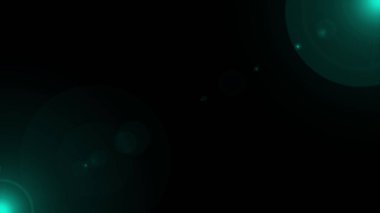 Hareket eden lens fişeği: Stüdyo ışığı & yüksek kaliteli efektler - ışık sızıntıları, flaşlar, doğal lamba ışınları, titreşimler ve parıltı çarpıcı görüntüler oluşturur. Siyah bg üzerinde ışık sızıntısı simli geçiş elementi.