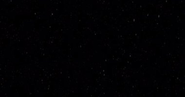 4K Sinematik kar yağışı döngüsü gerçeküstü bir kar tanesinin gerçek üstü canlandırması. Kar yağışı, siyah bir arka planda yavaş yavaş hareket grafiği oluşturur. Yeni yıl için yeni yıl 2024. 2025..