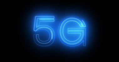 Siyah arkaplan üzerinde hareket eden 5G neon arkaplan metni, kablosuz geniş bant bağlantıları ile küresel ağ ve dijital gelecek kavramı. Bulut hesaplama, kodlama ve programlama için ikili bg.