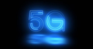 Siyah arkaplan üzerinde hareket eden 5G neon arkaplan metni, kablosuz geniş bant bağlantıları ile küresel ağ ve dijital gelecek kavramı. Bulut hesaplama, kodlama ve programlama için ikili bg.