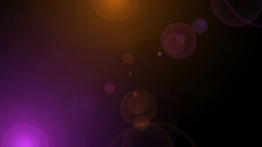 Renkli basit ışık arka plan animasyonu 4K. Siyah bg 'deki lenslerin içinden el feneri çemberleri parlıyor. Büyülü ışıldayan optik enerji etkisi. Dış uzay evren yıldızları.