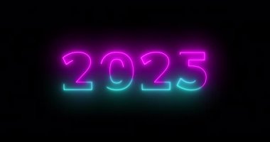 Yeni Yıl, 2025 Yılının Yeni Başlangıcı. Neon hatları siyah bg üzerinde 2025 metin animasyonunu hareket ettiriyor. Işıldayan tabela tahtası, Noel bayramını kutlamak. Döngü şarjörü. Parlak parlayan ışıklar