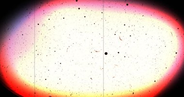 Sinematik 35 mm film tahıl varlığıyla hafif efektler. Eski TV gürültüsü sinemanın gürültüsü tahıl örtüsü. Sinyal parazitli hareket gürültüsü. Dikey çizgili film çizikleri titreyen noktalar, toz