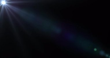 Işık sızıntısı geçiş paketi şablon 4K 'yı örtüyor. Görüntü ve video grafikleri için sinema tarzı kaplama. Işık ışını yenilikçi paparazzi flaşı. Yansıtıcı ışık demeti yeteneği geçiş siyah bg.