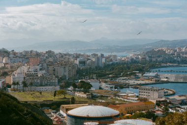 Ceuta Körfezi 'nin genel manzarası ve limanın girişi. Yüksek kalite fotoğraf