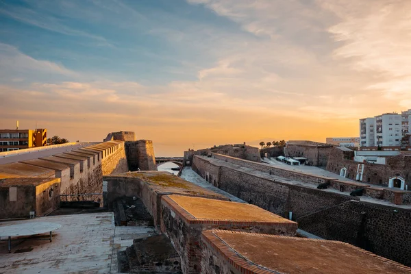 Kraliyet Surları 'ndan gün batımının görüntüsü. Ceuta, İspanya. Yüksek kalite fotoğraf