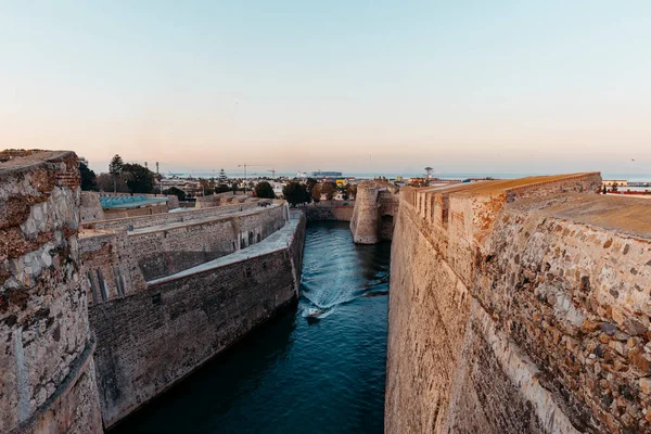 General View Moat Royal Walls Ceuta Sunset While Ship Crosses — Stockfoto