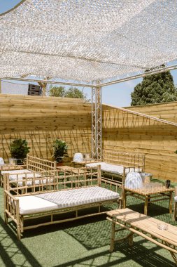 Bir müzik festivalinde sahnenin arkasındaki VIP alanının genel görüntüsü. Yüksek kalite fotoğraf