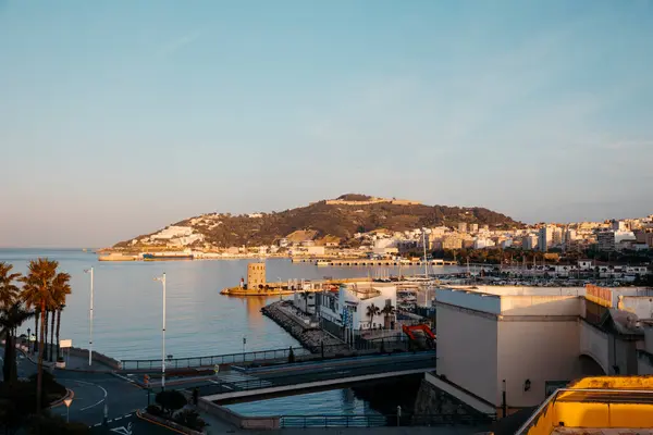 Marina ve Historic Tower ile Sunset 'te Ceuta' nın Manzarası. Yüksek kalite fotoğraf
