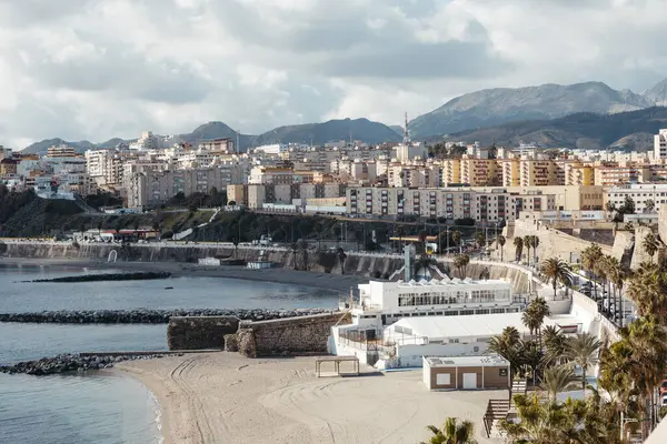 Ceuta, İspanya 'da Urban Skyline ve Coastal Beach ile Kuzey Körfezi' nin panoramik görüntüsü. Yüksek kalite fotoğraf