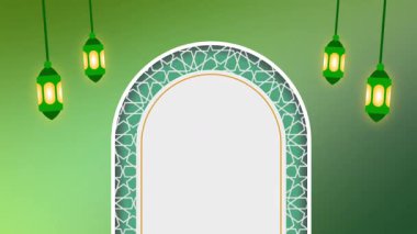 İslami misafirperverliği ve ruhani aydınlanmayı temsil eden yeşil fenerlerle süslenmiş zarif bir kemerli giriş..