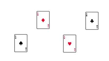 Poker ve kart oyunlarındaki çeşitlilik ve stratejiyi gösteren farklı açılardan birkaç el gösterilir.