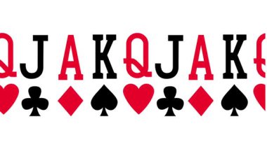 Takım elbiseler ve yüz kartları rengarenk bir şekilde sergileniyor. Poker el kombinasyonlarının zirvesini simgeliyor.
