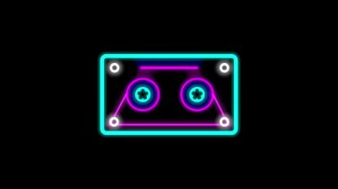 Stylize edilmiş neon kaset kaseti eski nostaljiyi çağrıştırıyor ve klasik müzik temaları ya da geri çekilen görseller için mükemmel.
