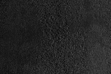 Modern, alışılmadık arka plan tasarımı için koyu gri, kumlu yüzeyi kapatın. Siyah arka planın pürüzlü dokusu. Doku ve arkaplan kavramı.