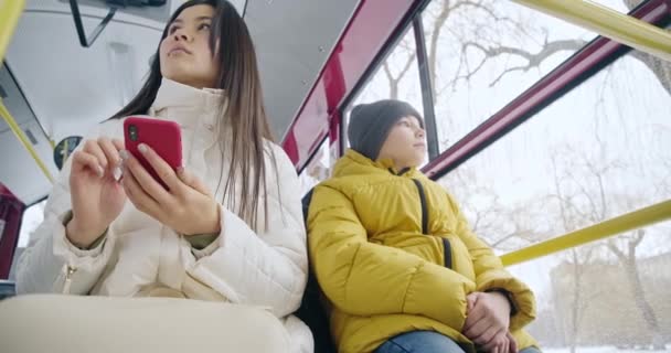 Front View Passengers Sitting Bus Waiting Brunette Girl Smartphone Holding — Stok video