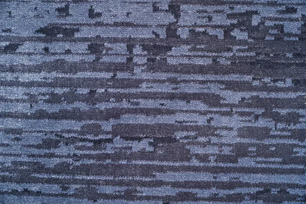 短绒头毛绒绒地毯面料的面料为背景 接近饱和条纹的深灰色天鹅绒地毯表面或斑点的室内装潢面料质感 背景纹理的概念 — 图库照片