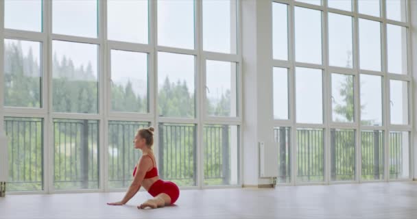 Young Woman Practicing Yoga Split Pose Spacious Studio Side View — Stock Video