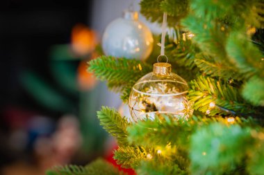 Noel ağacında güzel bir Noel süslemesi