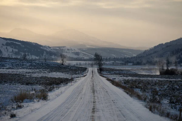 Frozen Road Parque Nacional Yellowstone — Foto de Stock