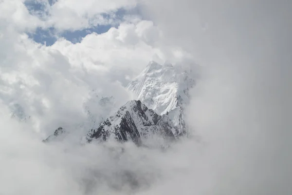 Пік Cloudy Andean Перу — стокове фото