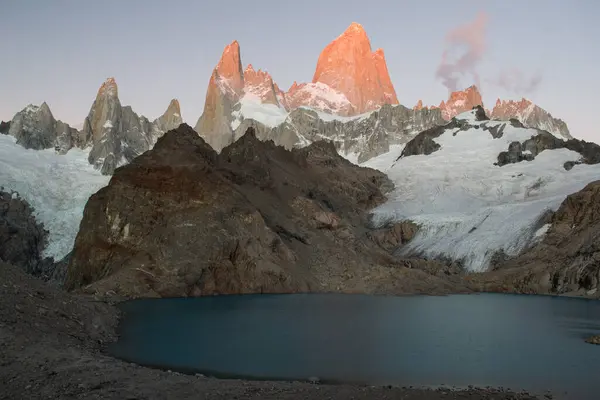 Patagonya Daki Fitz Massif Sabah Pembe Gündoğumu — Stok fotoğraf