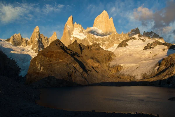 Золотой Свет Хребте Фитц Рой Национальном Парке Лос Исиарес Аргентина — стоковое фото