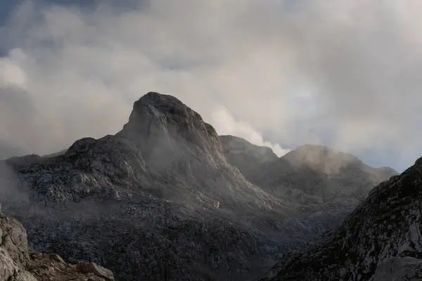 Triglav Ulusal Parkı 'nda yüksek irtifada bulutlar