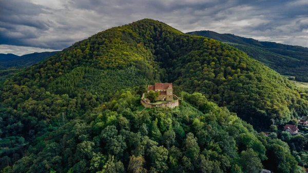 Castillo Medieval Montaña Fotos Drones Rumania Transilvania Cisnadioara —  Fotos de Stock