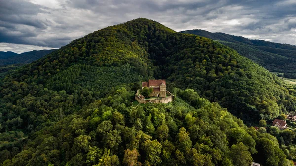 Dağdaki Ortaçağ Şatosu Insansız Hava Aracı Fotoğrafları Romanya Transilvanya Cisnadioara — Stok fotoğraf