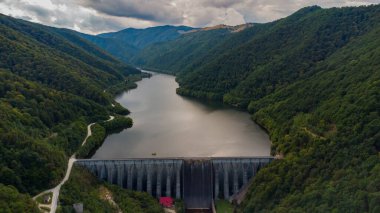 Dağlardaki su barajı, Romanya, Transilvanya, Paltinish