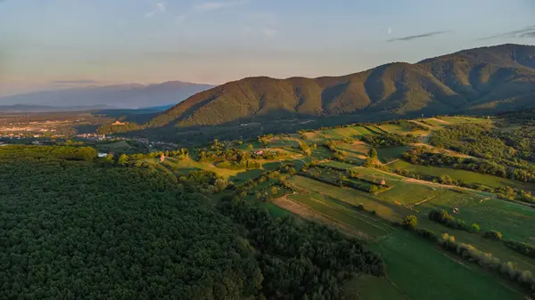 Góry Lasy Sfotografowane Drona Transylwania Rumunia — Zdjęcie stockowe