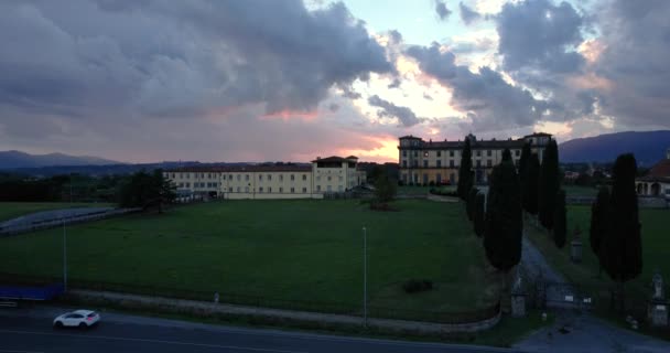 Buggiano Italia 2022 Puesta Sol Detrás Del Antiguo Edificio Toscana — Vídeo de stock