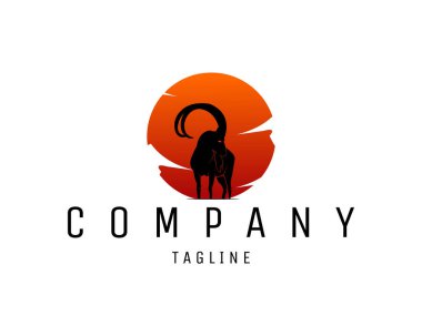 Beyaz arkaplanda izole edilmiş eski boynuzlu keçi siluetinin vektör çizimi. Gün batımı manzarası önden görünüyor. Rozet, amblem, simge ve çıkartma tasarımı için en iyisi.