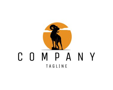 Boynuzlu keçi logosu beyaz arka planda izole edilmiş. Rozet, amblem ve simge için en iyisi. 10 OS içinde vektör illüstrasyonu kullanılabilir.