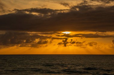 Güzel ve Renkli Brezilya Gündoğumu Sahili
