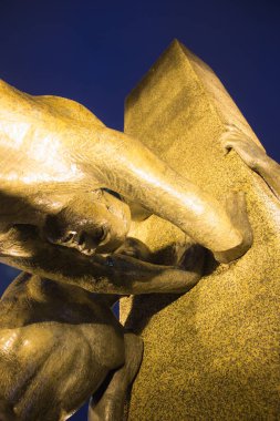 Üç İnsan Irkı Anıtı, bu heykelin Goiania şehrinin Medeni Meydanı 'nda ortaya çıkardığı isim. 01 Eylül 2018 'de, Goiania, Brezilya.